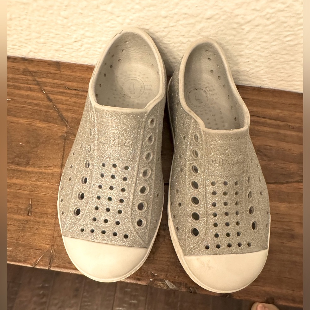 Native Jefferson shoes disco bling silver, size child 10